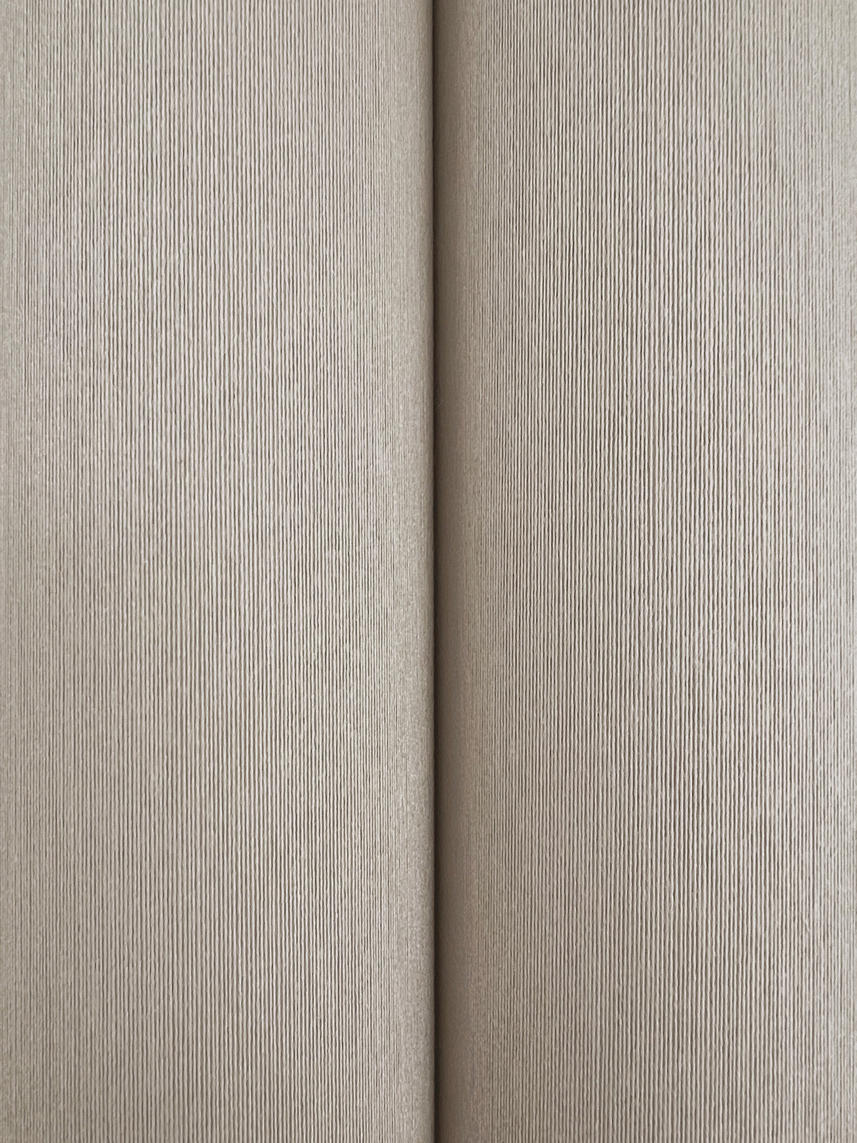 YGL7047-peel-and-stick-wallpaper-detail-closeup