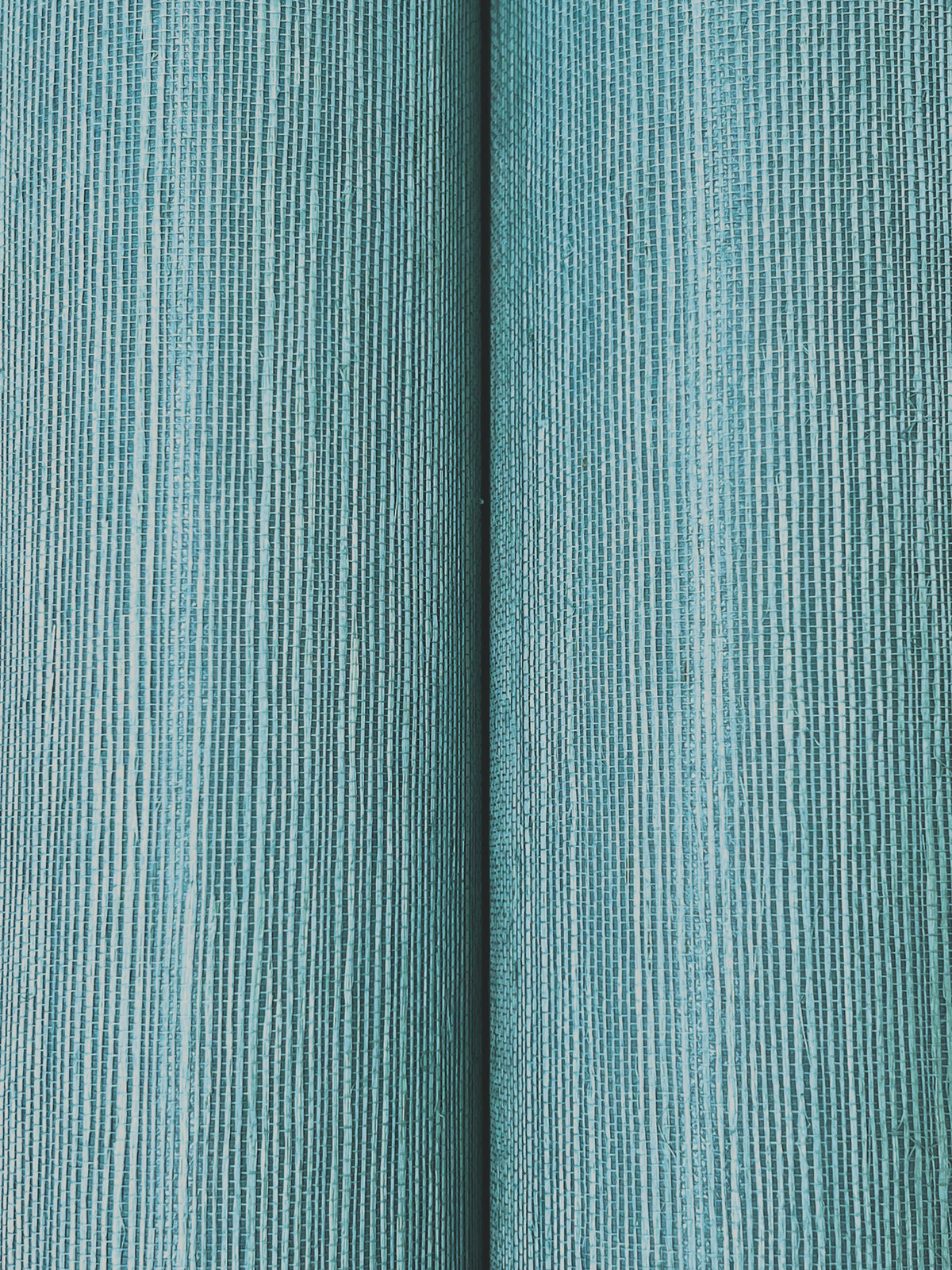 YGL7057-peel-and-stick-wallpaper-detail-closeup