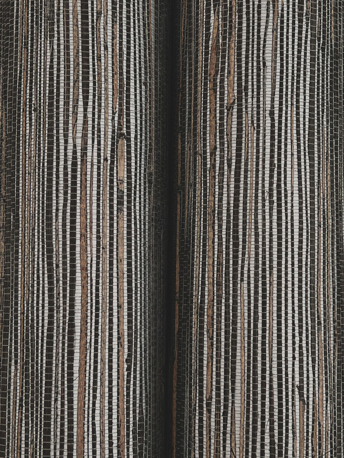 YGL7077-peel-and-stick-wallpaper-detail-closeup