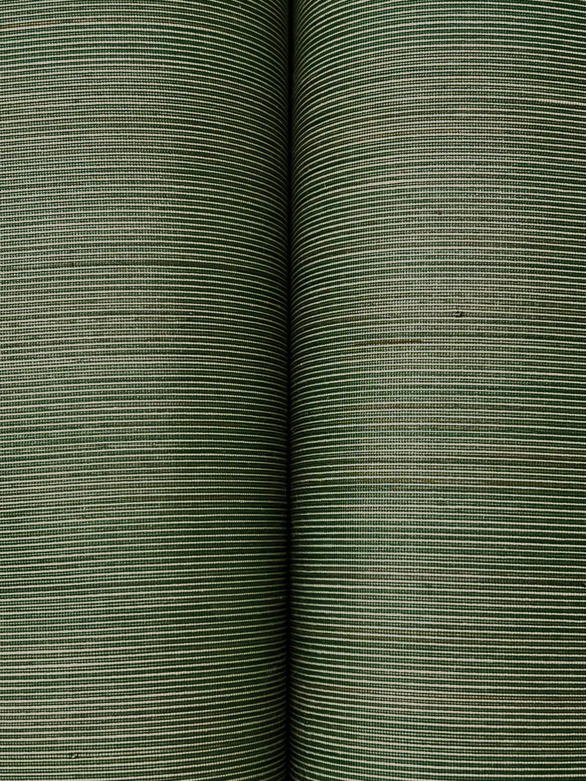 YGL7092-peel-and-stick-wallpaper-detail-closeup