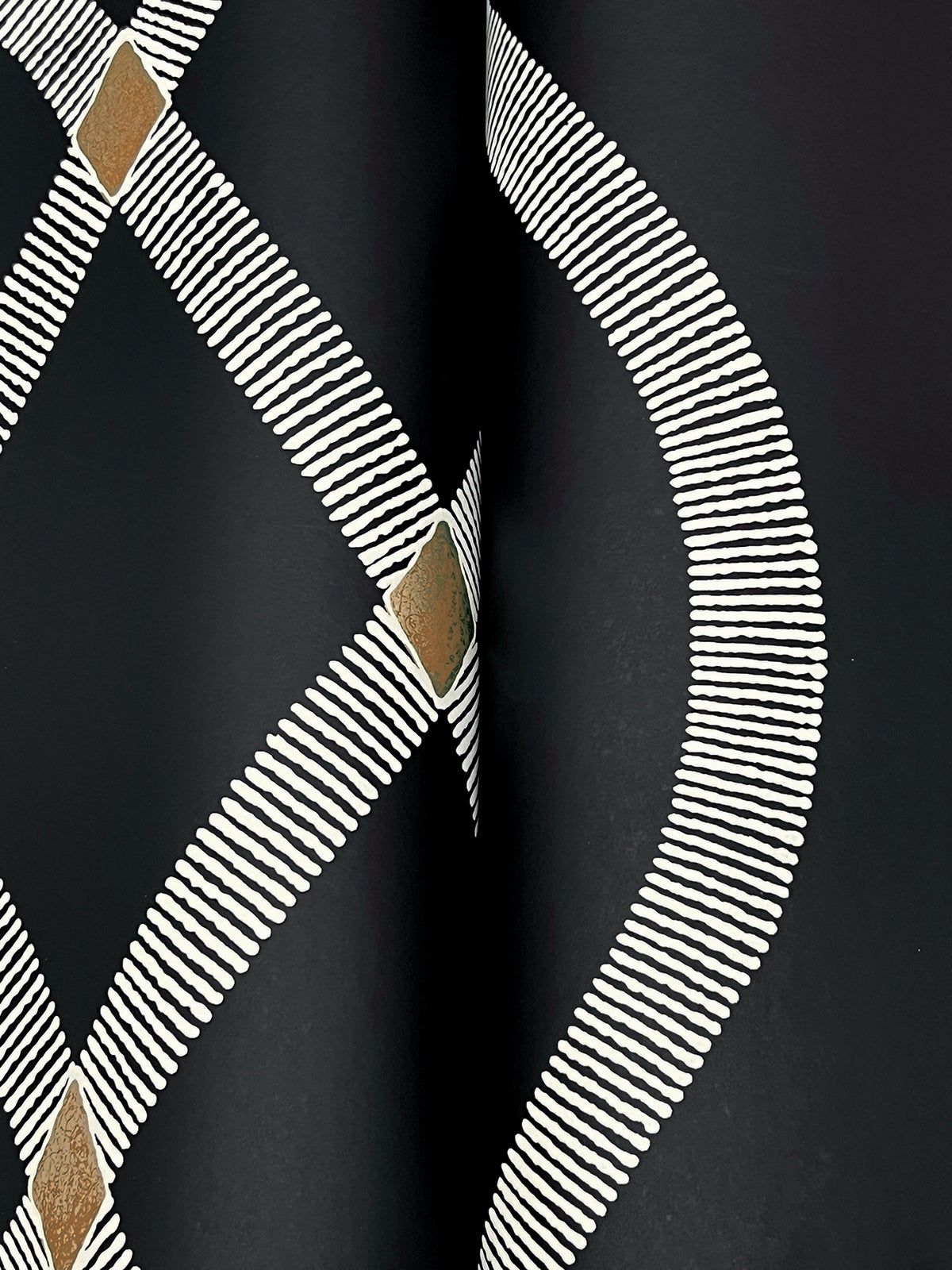 ZA8031-peel-and-stick-wallpaper-detail-closeup