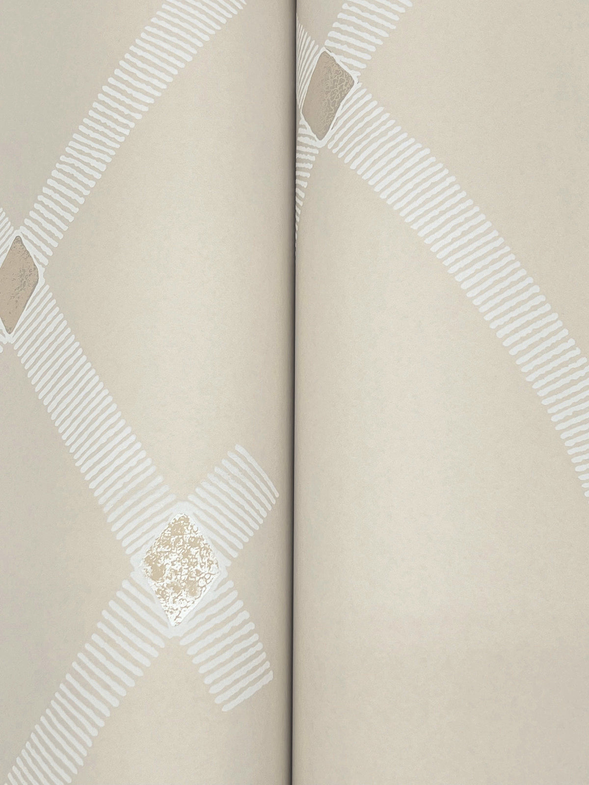 ZA8034-peel-and-stick-wallpaper-detail-closeup