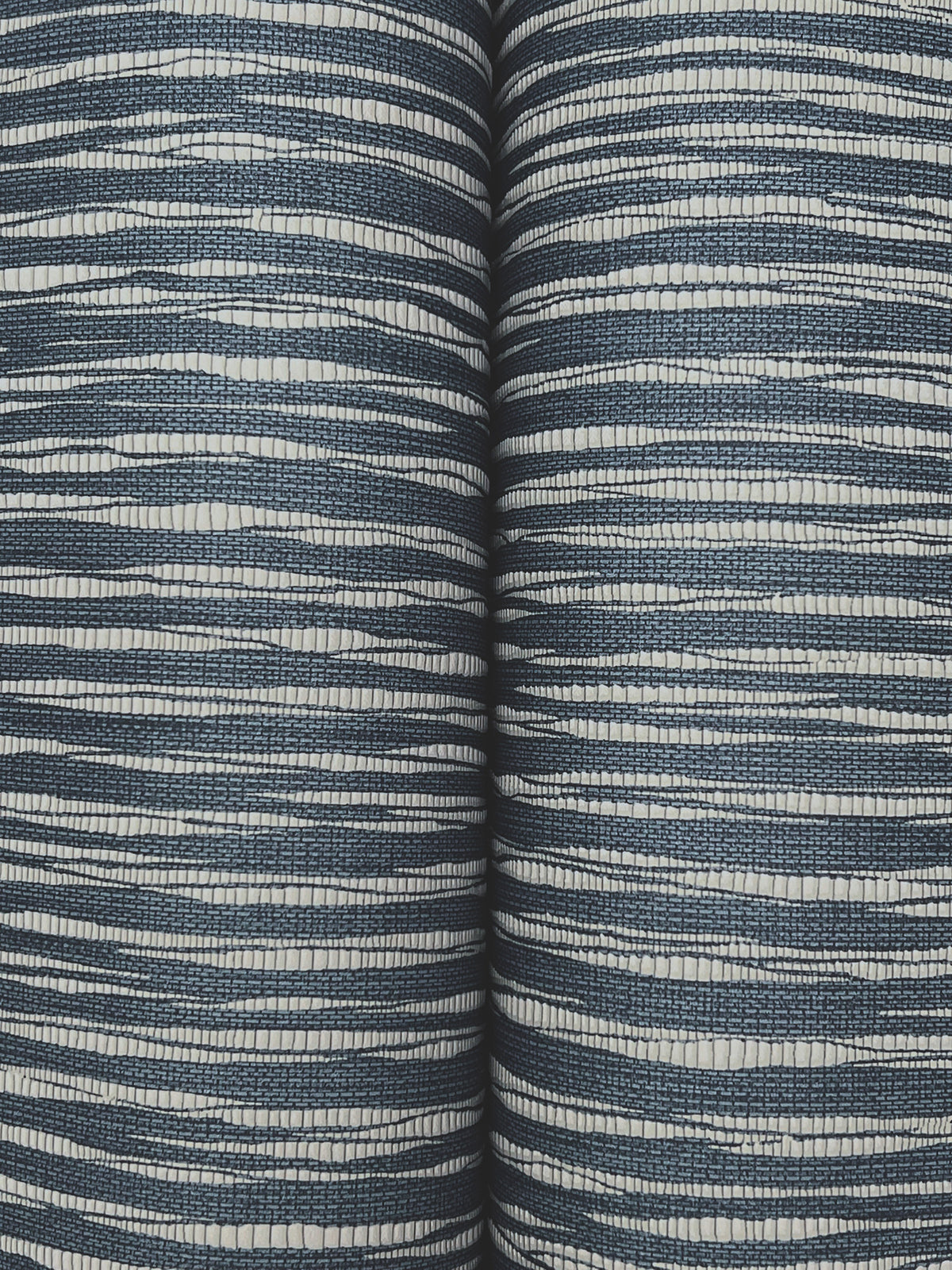 ZA8042-peel-and-stick-wallpaper-detail-closeup