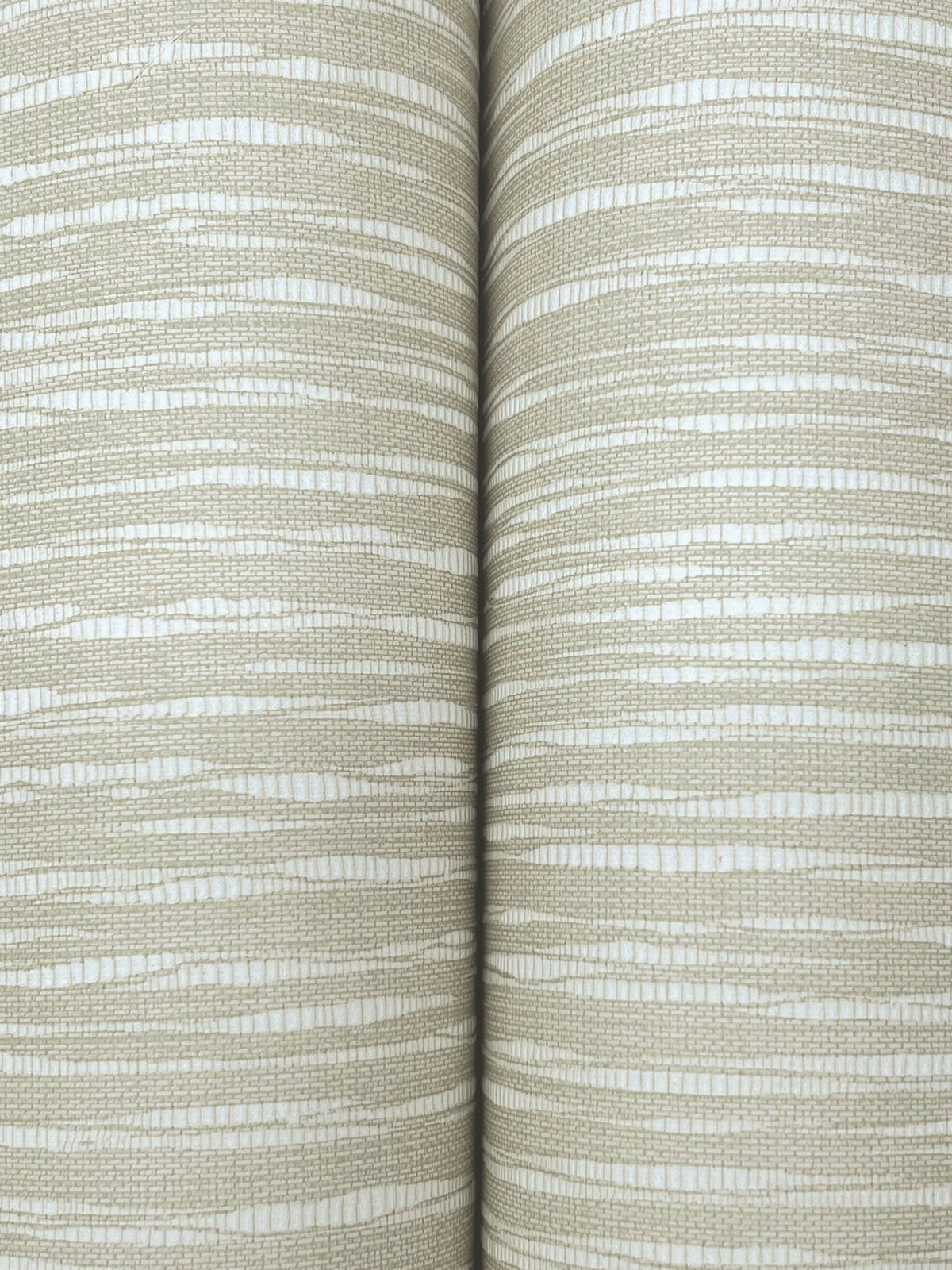 ZA8046-peel-and-stick-wallpaper-detail-closeup