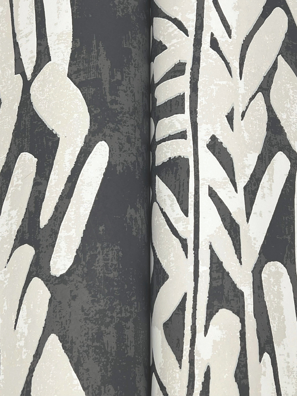 ZA8062-peel-and-stick-wallpaper-detail-closeup
