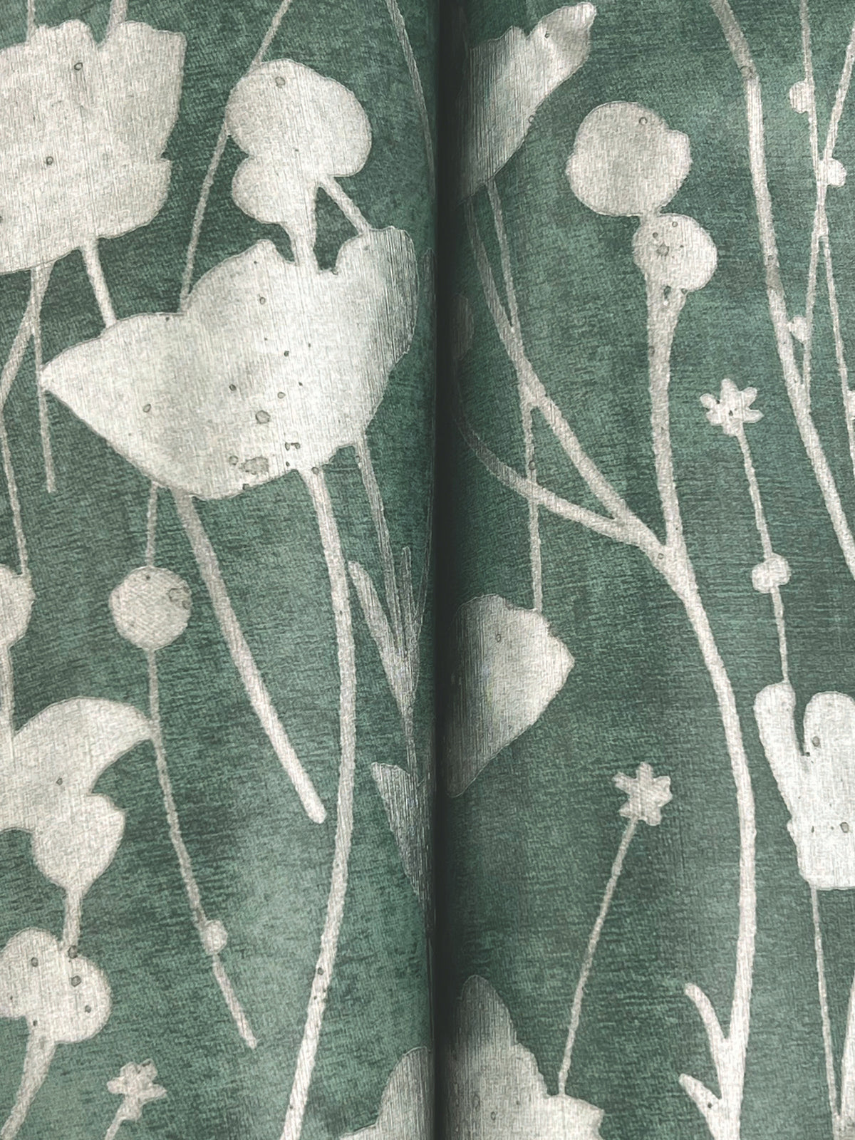 ZA8068-peel-and-stick-wallpaper-detail-closeup
