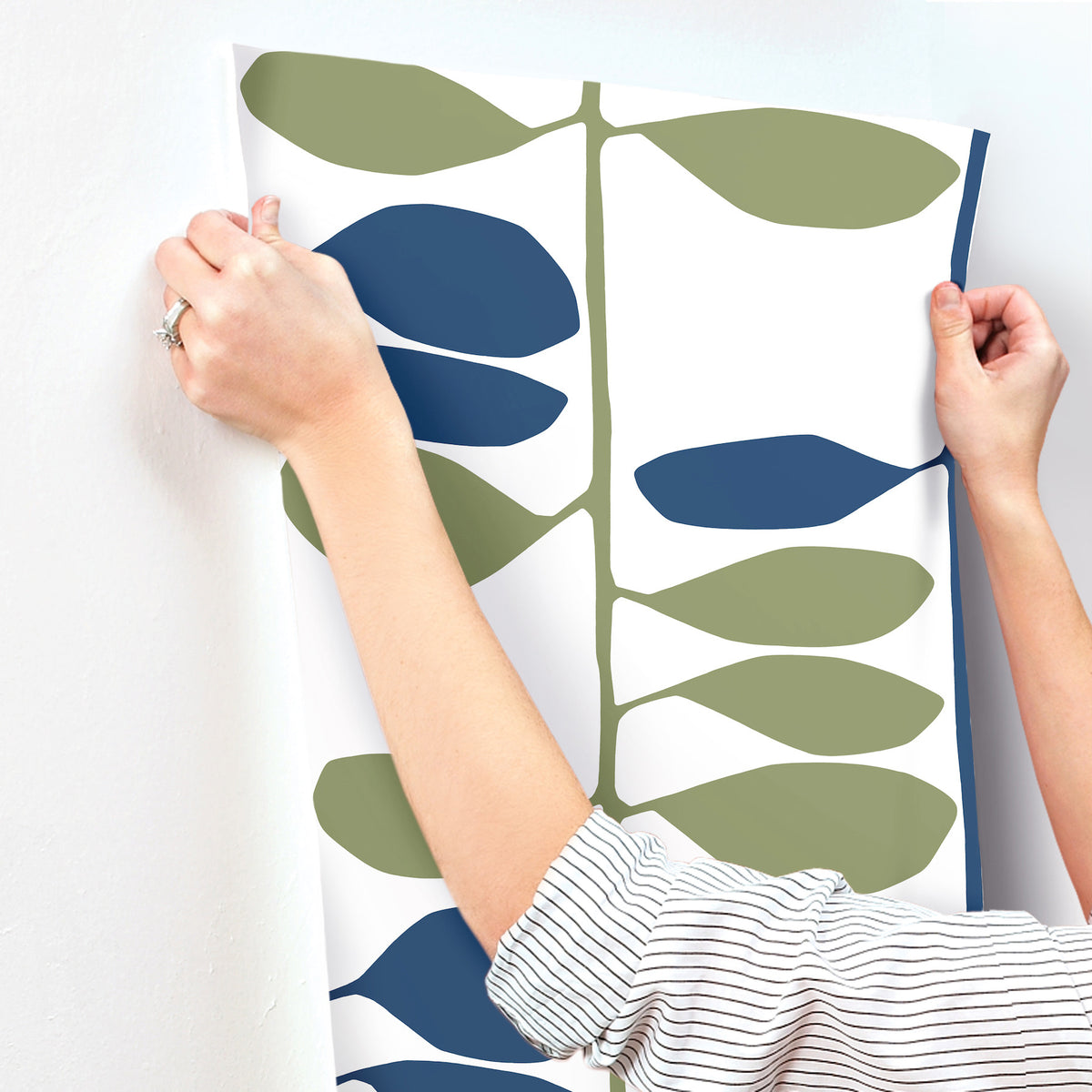 ZM2801-peel-and-stick-wallpaper-stick-application-step