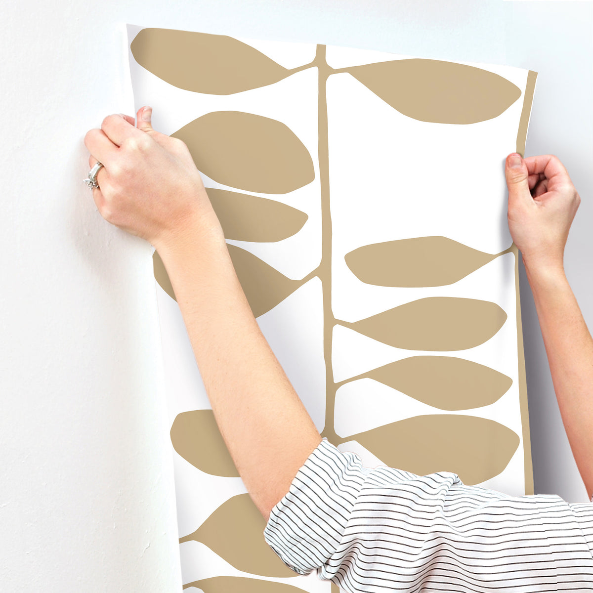 ZM2803-peel-and-stick-wallpaper-stick-application-step