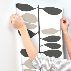 ZM2804-peel-and-stick-wallpaper-stick-application-step