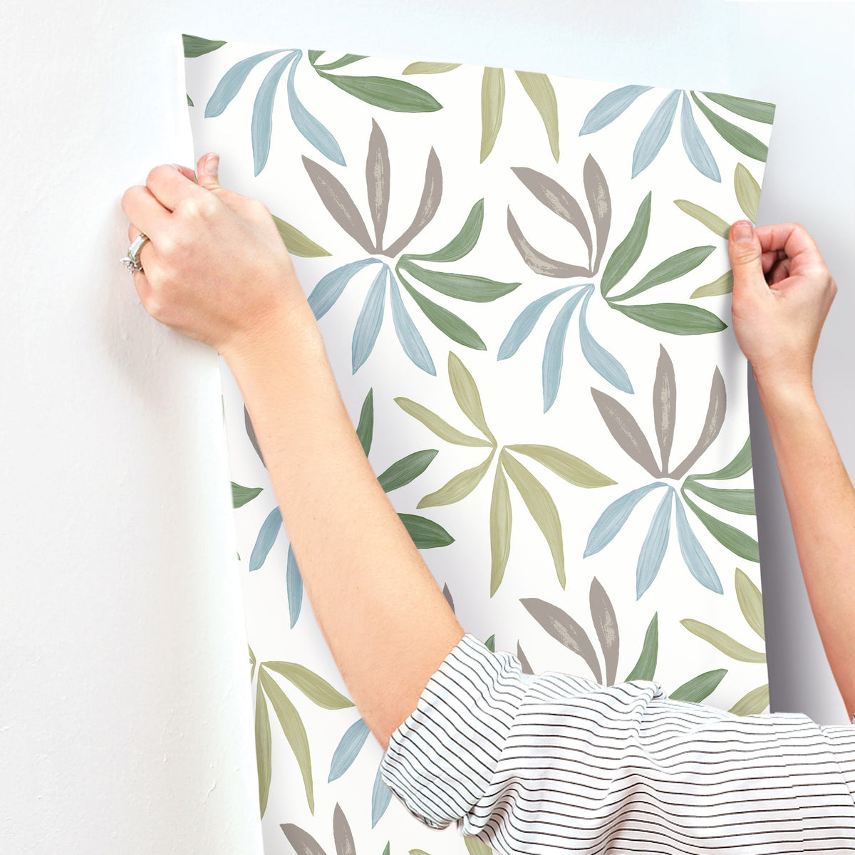 ZM2813-peel-and-stick-wallpaper-stick-application-step