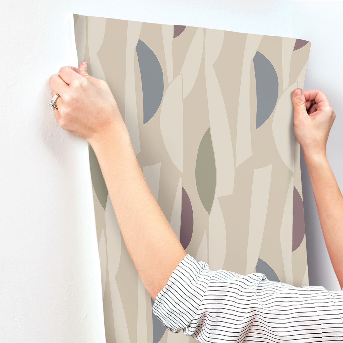 ZM2821-peel-and-stick-wallpaper-stick-application-step