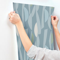 ZM2823-peel-and-stick-wallpaper-stick-application-step