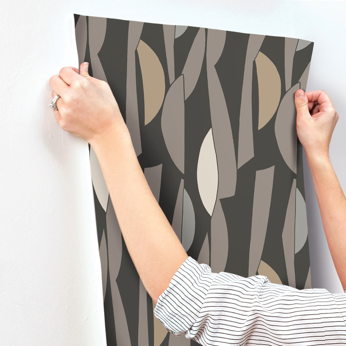 ZM2826-peel-and-stick-wallpaper-stick-application-step