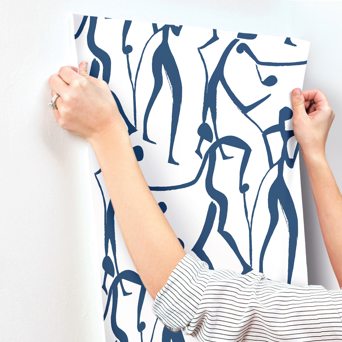 ZM2832-peel-and-stick-wallpaper-stick-application-step
