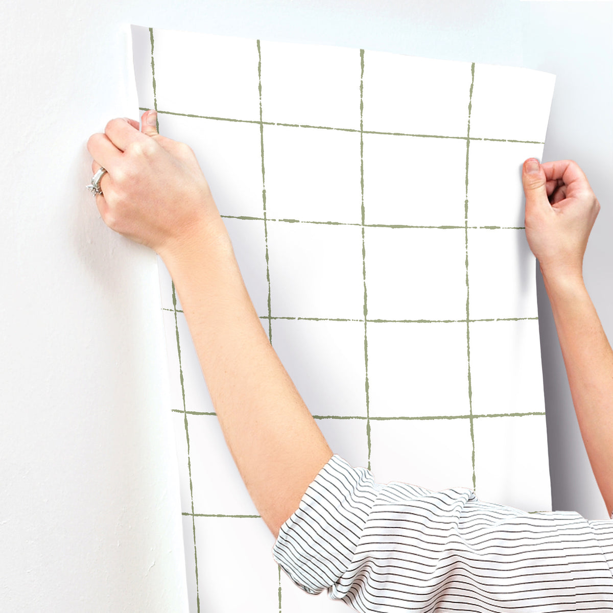 ZM2852-peel-and-stick-wallpaper-stick-application-step