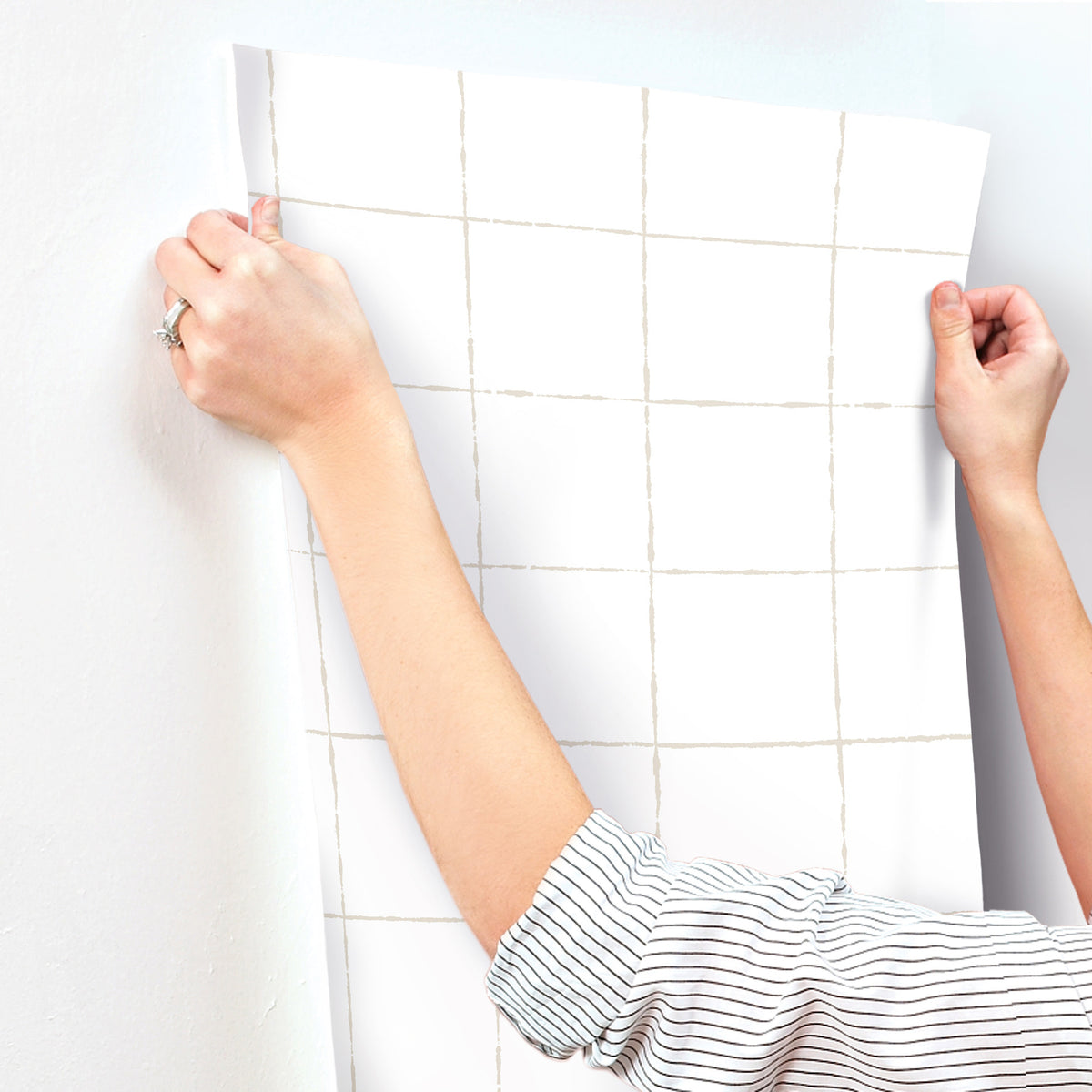 ZM2855-peel-and-stick-wallpaper-stick-application-step