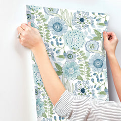 ZM2892-peel-and-stick-wallpaper-stick-application-step